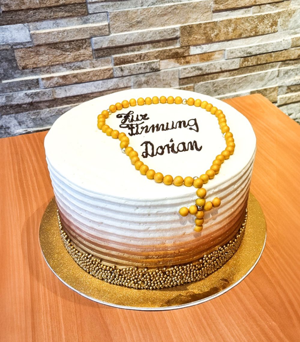 Firmtorte mit Rosenkranz und Aufschrift