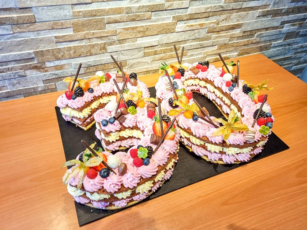 Rosa Zahlentorte zum 30.