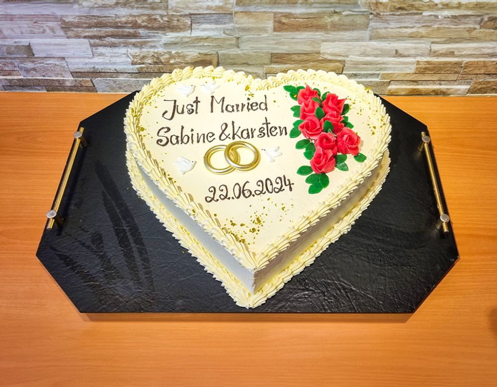 Herzförmige Hochzeitstorte